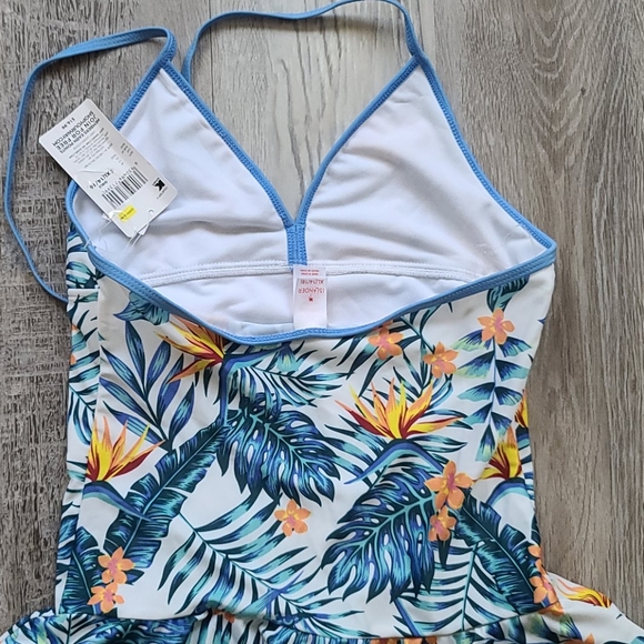 Bathing suit - Picture 2 of 3